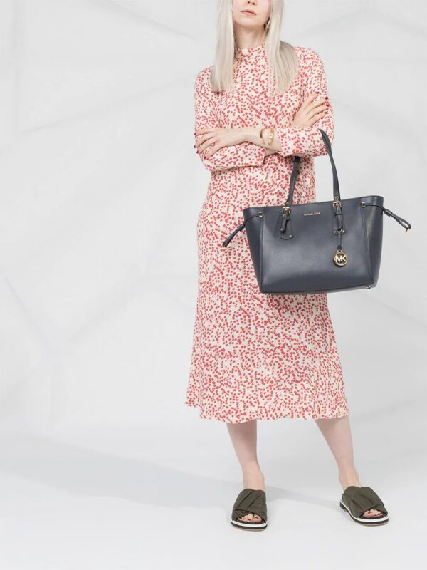 12546624_4c51ceda-c1d3-4620-bc10-5ddb7bc33ad0_1000.jpg Michael Michael Kors Voyager tote