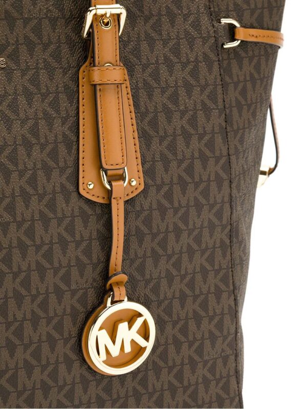 13201604_15075300_1000.jpg Micheal kors monogram print tote