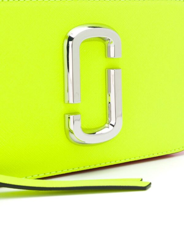 13513303_21986986_1000.jpg Marc Jacobs The Fluoro Snapshot camera bag