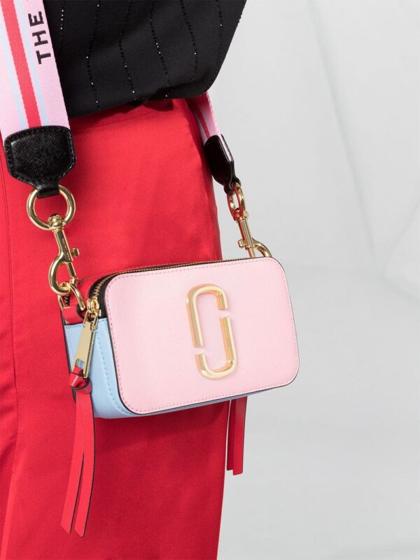 14071401_bfc9f93a-b799-48e7-aabb-8dc727fba7ff_1000.jpg Marc Jacobs The Snapshot camera bag