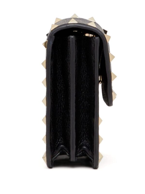 14514138_52377949_1000.jpg Valentino Garavani Rockstud leather clutch bag