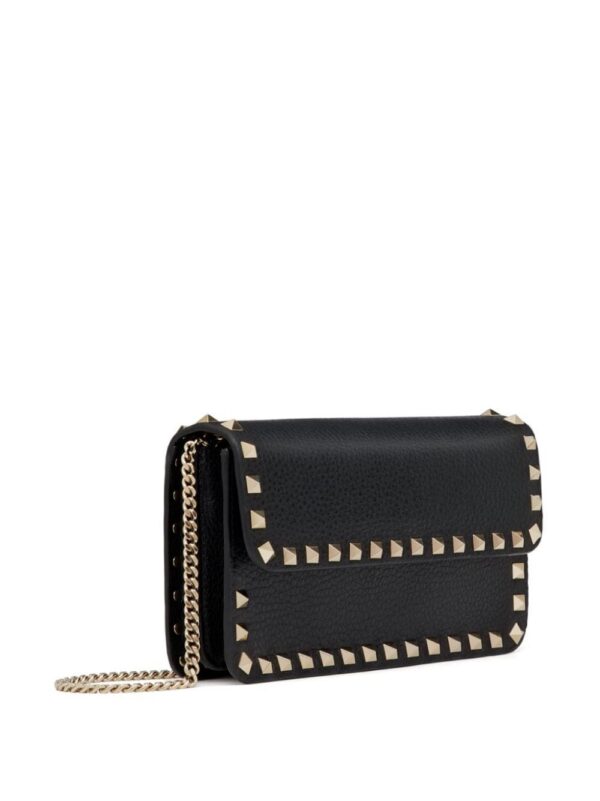 14514138_52378333_1000.jpg Valentino Garavani Rockstud leather clutch bag