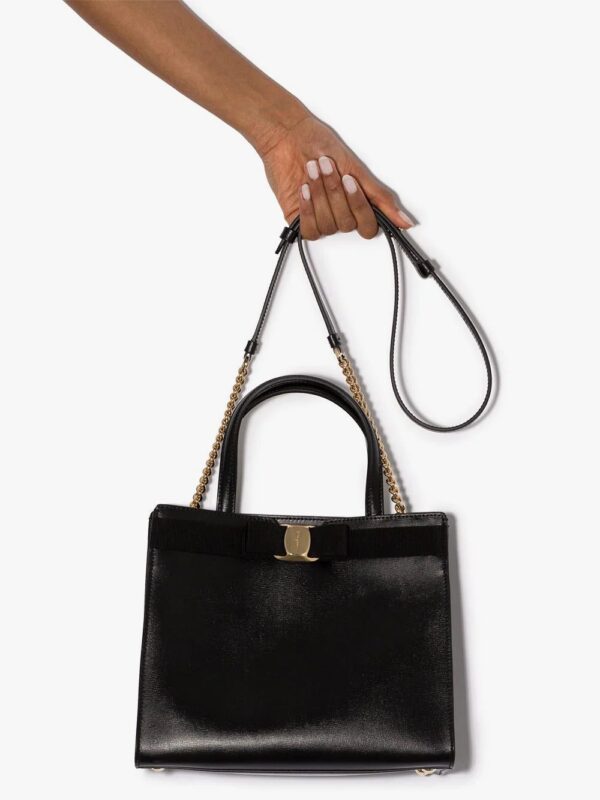 15387530_28124680_1000.jpg Ferragamo Vara shoulder bag