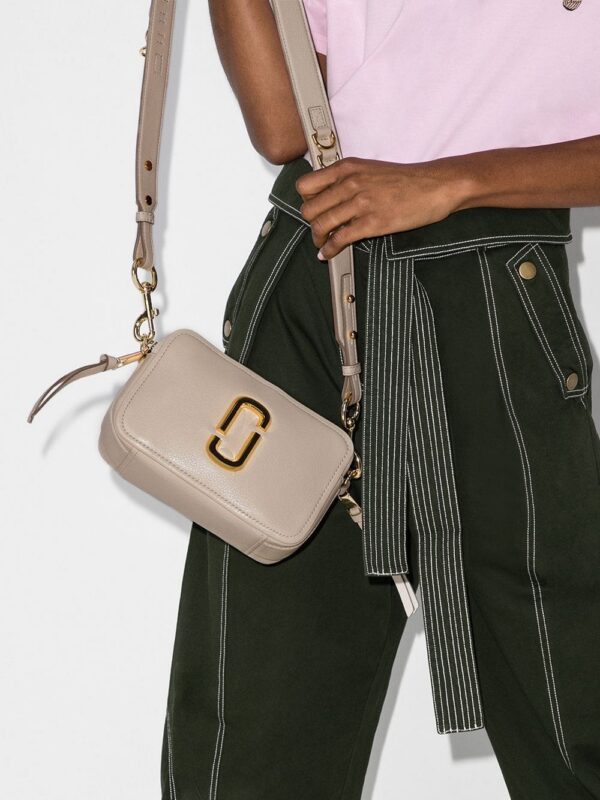 15420872_28122329_1000.jpg Marc Jacobs The Softshot 21 camera bag