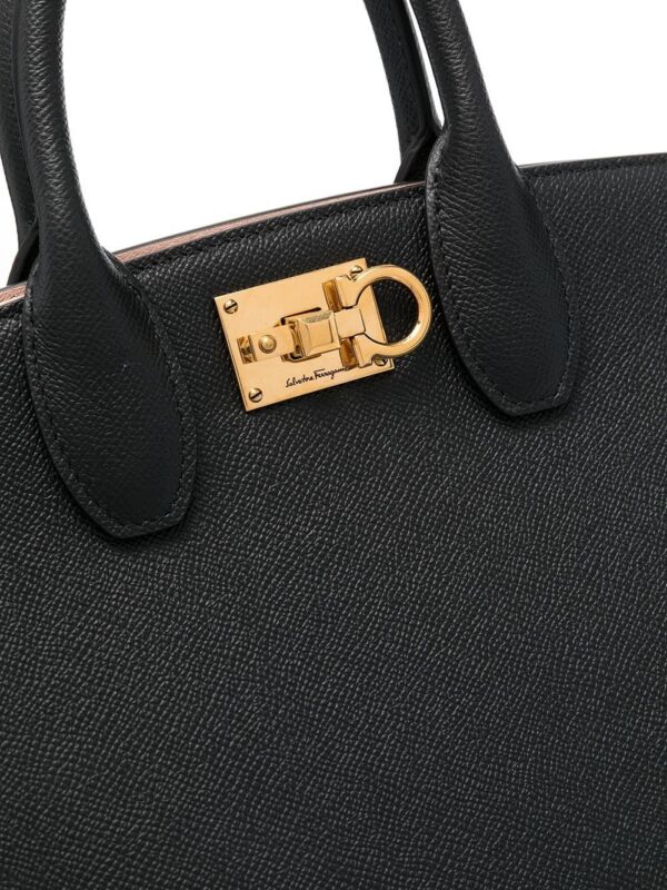 16129886_30494793_1000.jpg Ferragamo small Studio Box bag