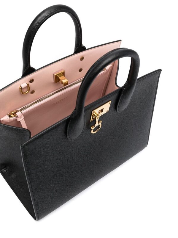 16129886_30494794_1000.jpg Ferragamo small Studio Box bag