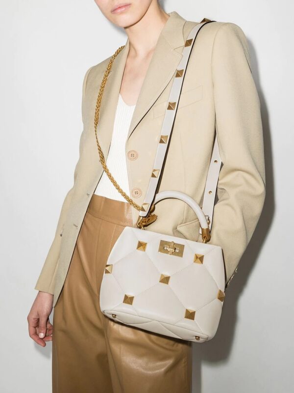 16197184_33065659_1000.jpg Valentino Garavani small Roman Stud The Handle shoulder bag