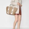16262801_33487253_1000.jpg Chloé large Woody logo-strap tote bag