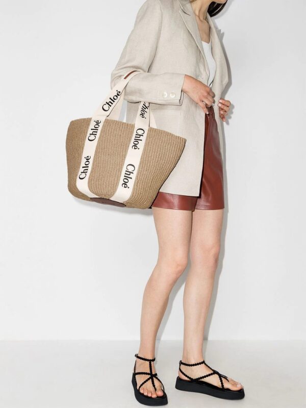 16262801_33487253_1000.jpg Chloé large Woody logo-strap tote bag