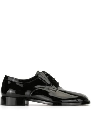 16268469_31122089_1000.jpg Maison Margiela Tabi patent-leather brogues