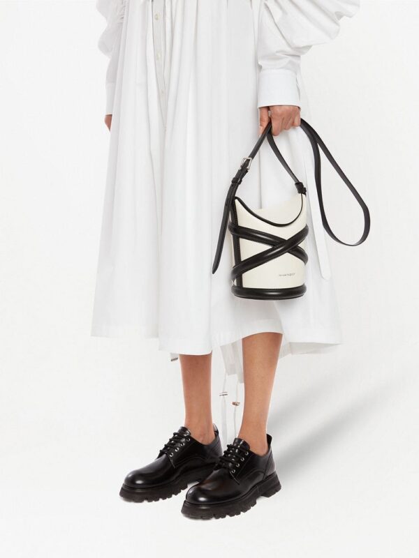 16277903_31864001_1000.jpg Alexander McQueen The Curve bucket bag
