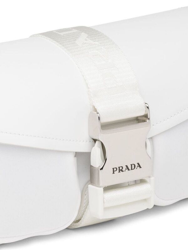 16437314_31722571_1000.jpg Prada pocket detail shoulder bag