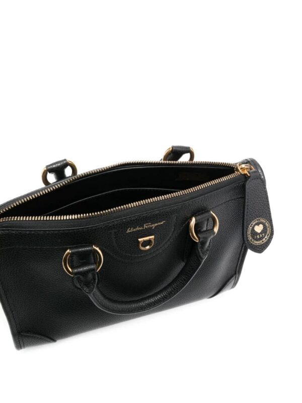 16510941_1000_d4da7026-d2f8-4b77-b38d-211292b9accb.jpg Ferragamo small Travel handbag