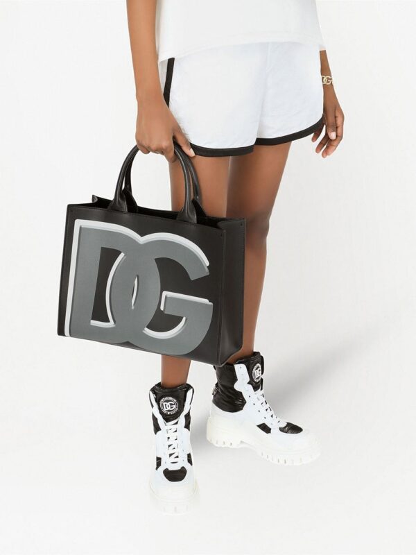 16659003_33814328_1000.jpg Dolce & Gabbana DG Daily logo-print calf leather shopper bag