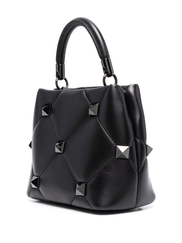 16744901_33343853_1000.jpg Valentino Garavani Roman Stud tote bag