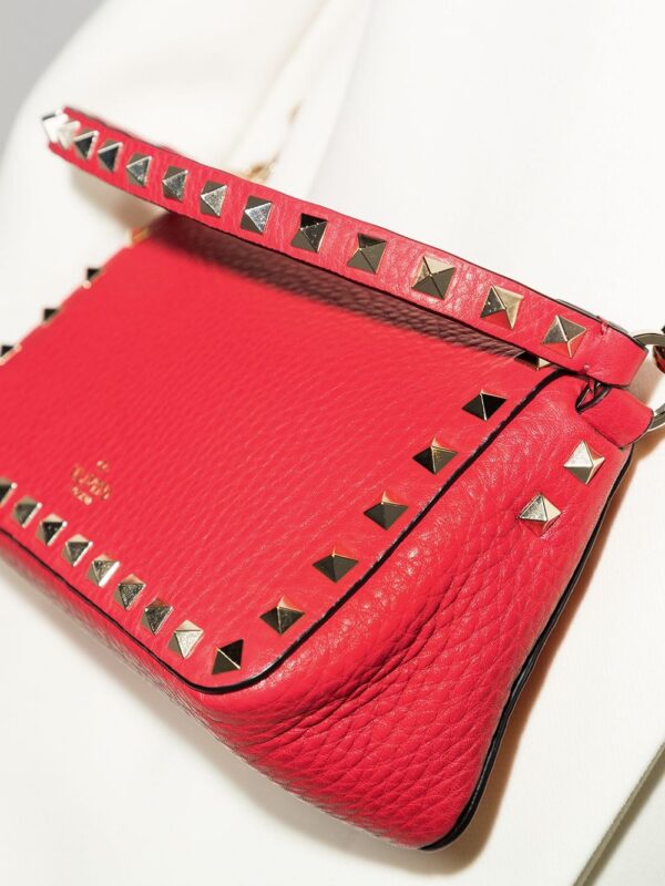 17002247_36416779_1000.jpg Valentino Garavani Rockstud-embellished mini bag