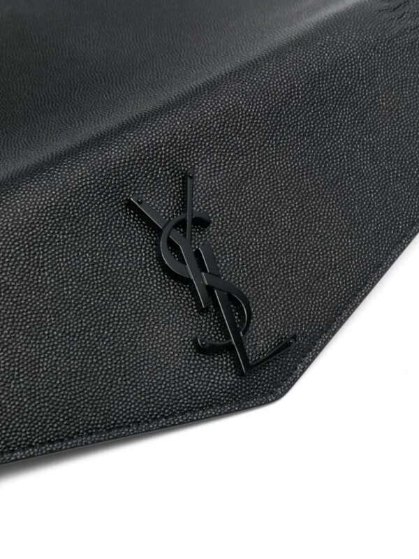 17113987_d824c5a2-d5a5-42ca-bdc6-d3c8fb14e544_1000.jpg Saint Laurent Uptown YSL-plaque pouch