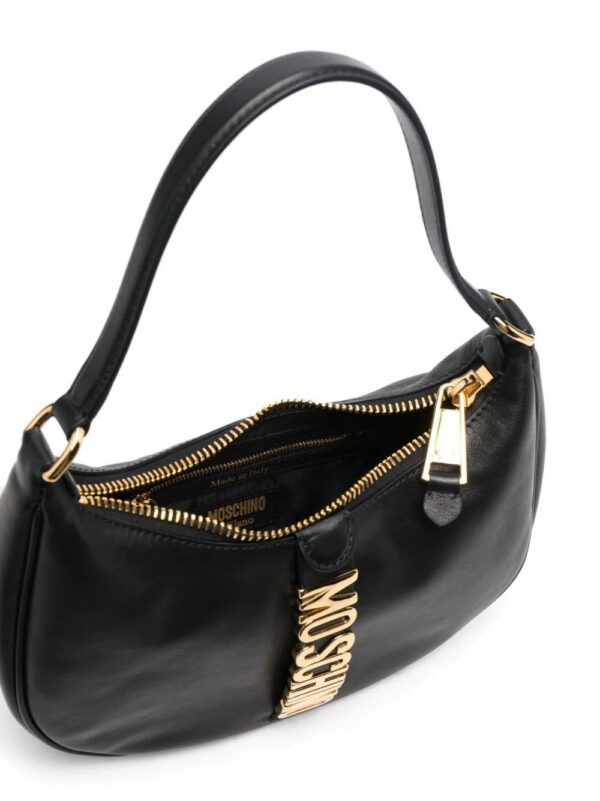 17502794_2d3231fb-3088-472a-a704-36eada4e47b7_1000.jpg Moschino logo plaque shoulder bag