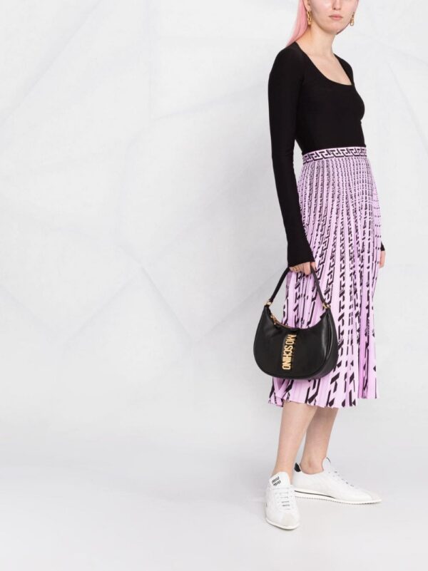 17502794_40ae6642-c534-4d38-86cc-324589f177f9_1000.jpg Moschino logo plaque shoulder bag