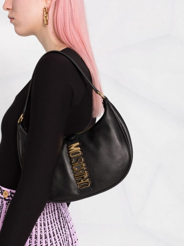 17502794_f5144702-17cb-40d4-8e4a-b928e56bc97d_1000.jpg Moschino logo plaque shoulder bag