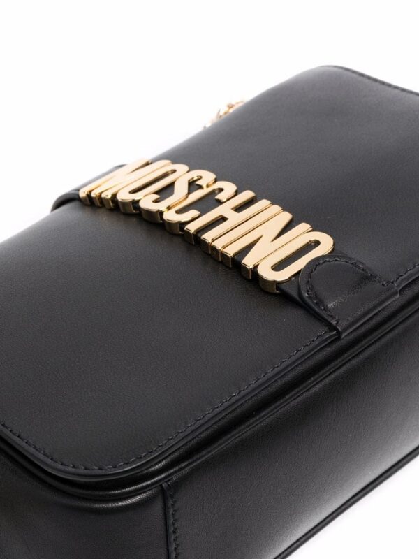 17502796_37776749_1000.jpg Moschino logo-plaque shoulder bag