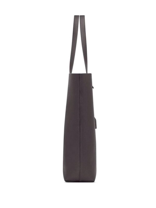 17554293_38519800_1000.jpg Saint Laurent embossed-logo tote bag