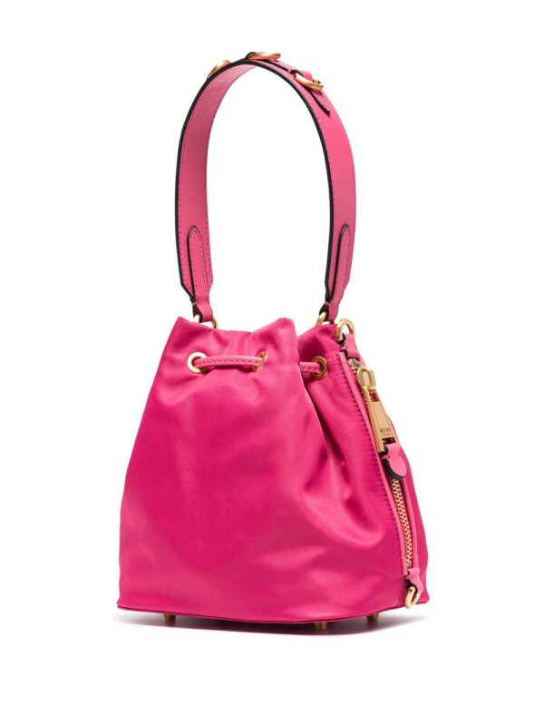 17591332_38226473_1000.jpg Moschino logo-plaque bucket bag