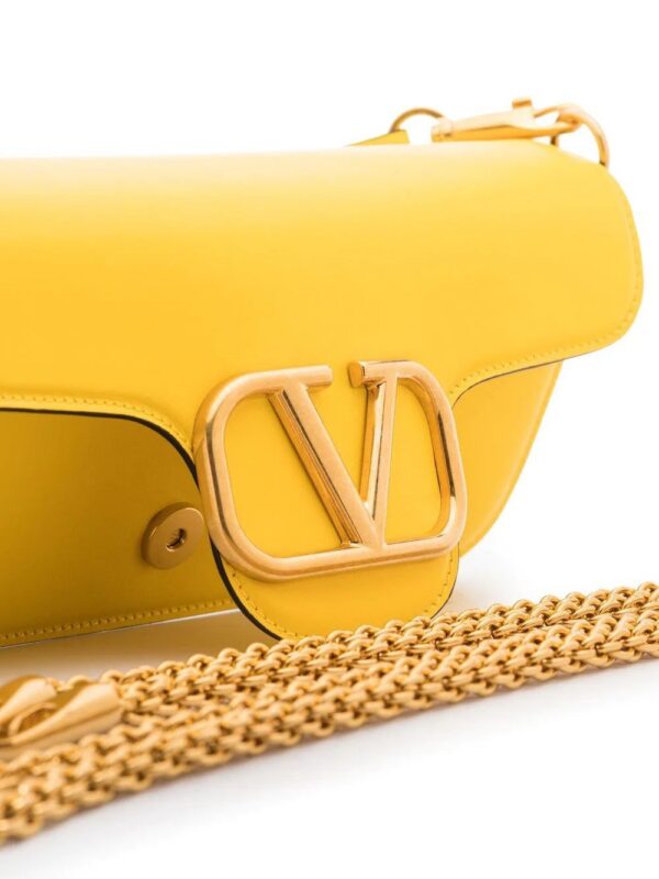 17782697_39157189_1000.jpg Valentino Garavani VLogo clutch bag