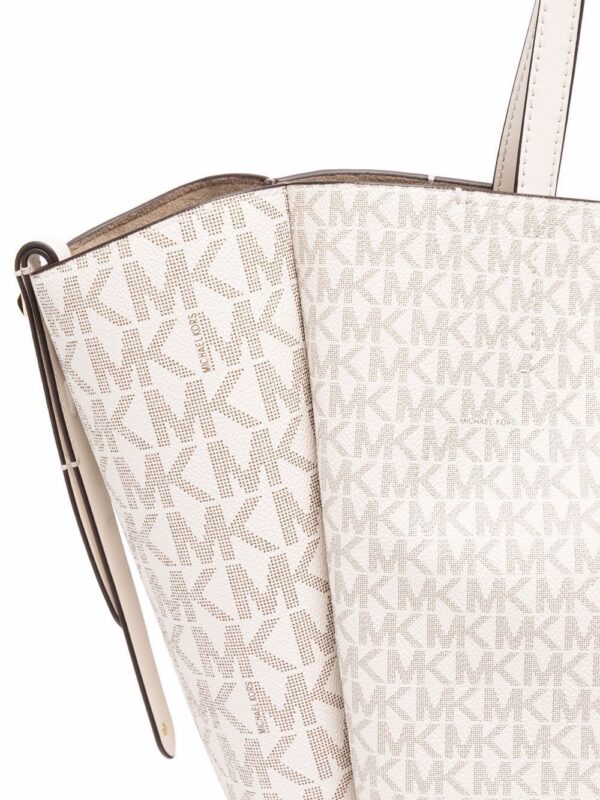 17831534_38123495_1000-1.jpg Michael Kors large monogram tote bag