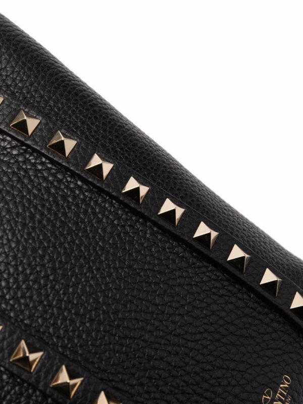 17887803_38156309_1000.jpg Valentino Garavani Rockstud chain-strap tote bag