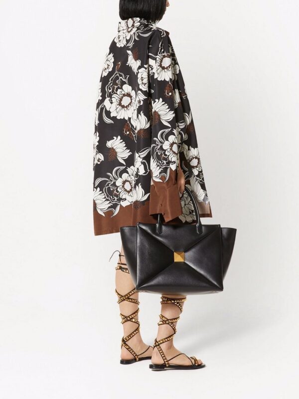 17889013_38319265_1000.jpg Valentino Garavani Roman stud tote