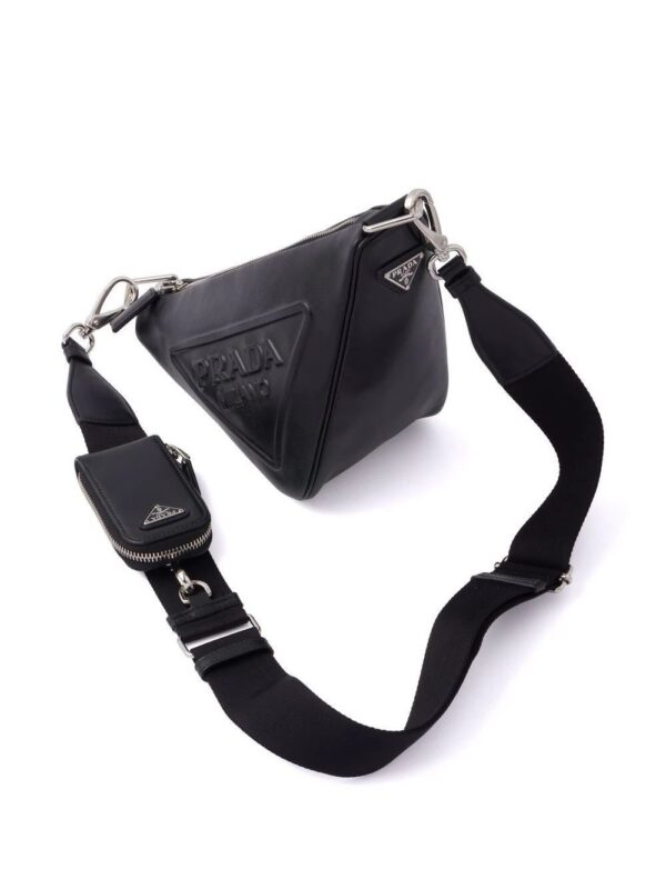 17951873_37878277_1000.jpg Prada logo plaque shoulder bag
