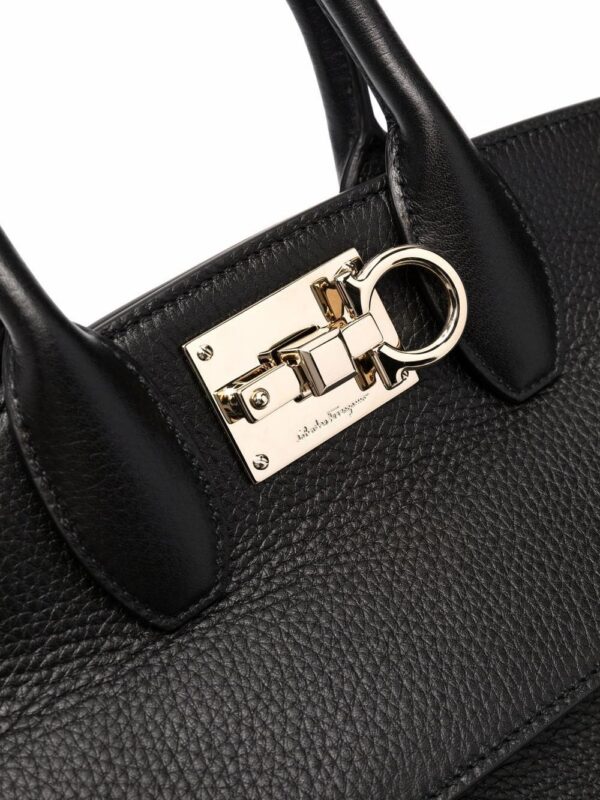 17991414_38165801_1000-1.jpg Ferragamo The Studio leather tote bag