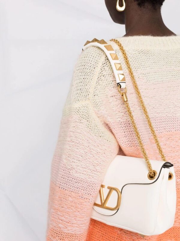 18030489_38184193_1000.jpg Valentino Garavani Stud Sign shoulder bag
