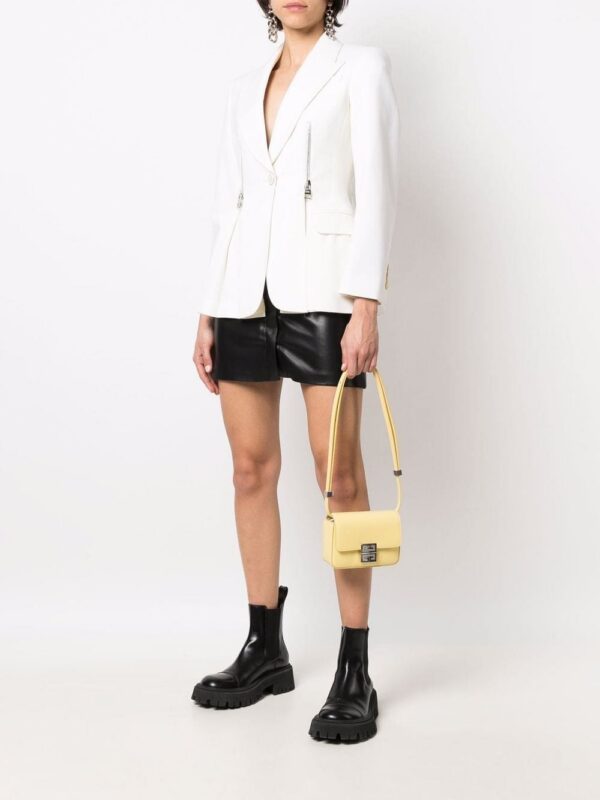 18173741_38833883_1000.jpg Givenchy logo-plaque leather shoulder bag