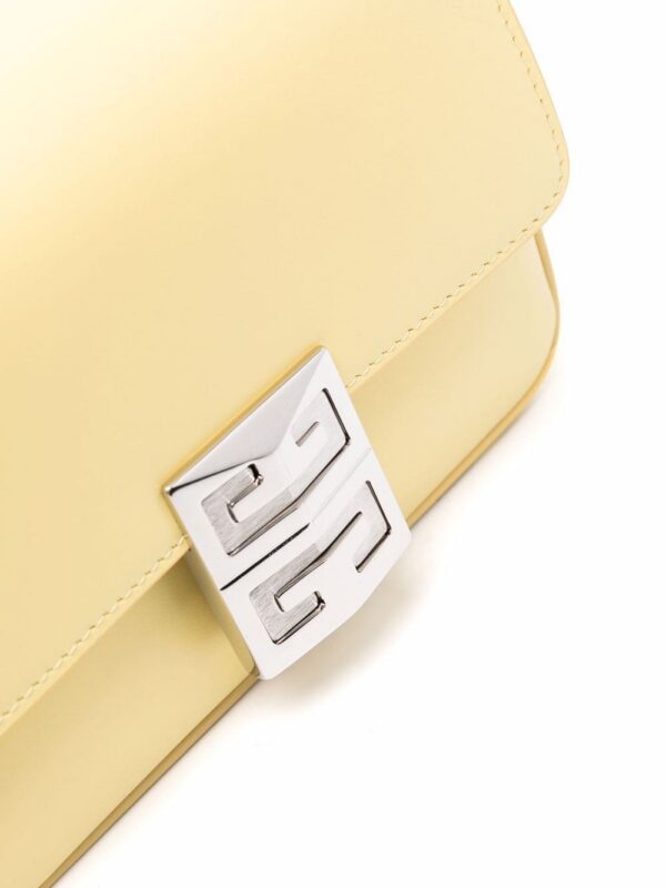 18173741_38834871_1000.jpg Givenchy logo-plaque leather shoulder bag