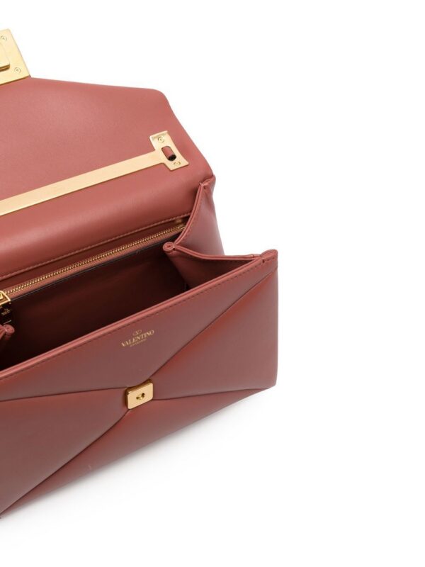 18362667_40371030_1000.jpg Valentino Garavani leather stud bag