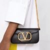 18365307_39731304_1000.jpg Valentino Garavani small Locò shoulder bag