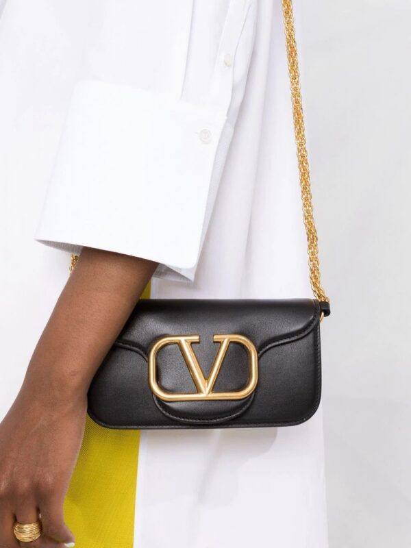 18365307_39731304_1000.jpg Valentino Garavani small Locò shoulder bag