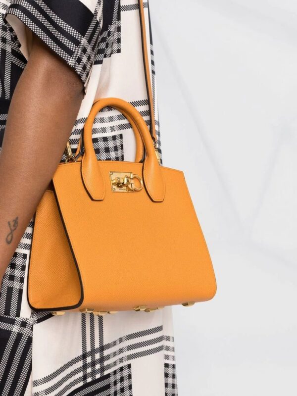 18397663_39552281_1000.jpg Ferragamo Studio Box tote bag