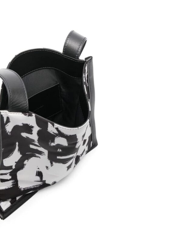 18405955_39621209_1000.jpg Alexander McQueen graffiti-print shoulder bag
