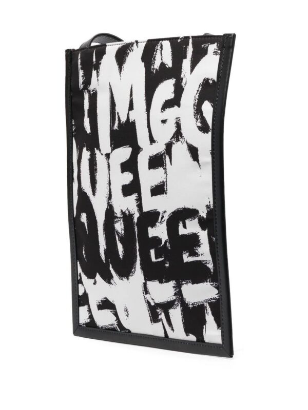 18405955_39621210_1000.jpg Alexander McQueen graffiti-print shoulder bag