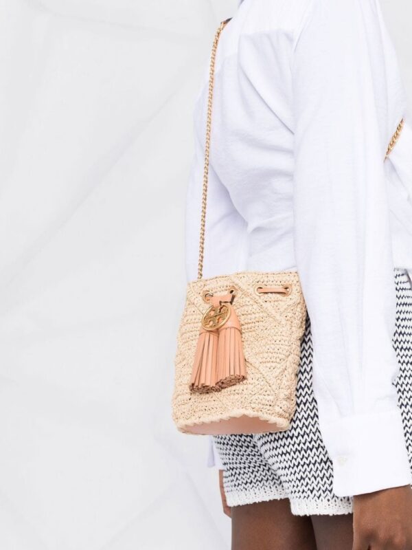 18429310_39520500_1000.jpg Tory Burch tassel-detail bucket bag