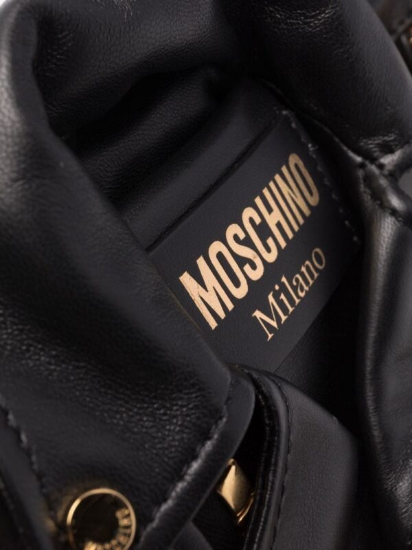 18440756_39696750_1000.jpg Moschino logo-plaque leather shoulder bag