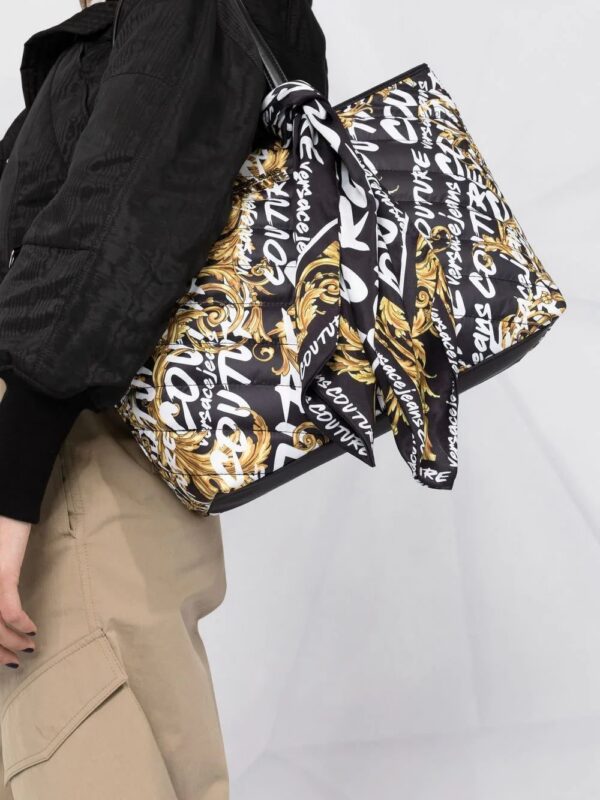 18455538_39670075_1000.jpg Versace Jeans Couture logo-print padded tote bag