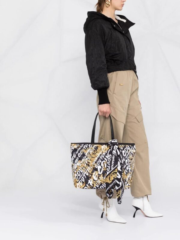 18455538_39670082_1000.jpg Versace Jeans Couture logo-print padded tote bag