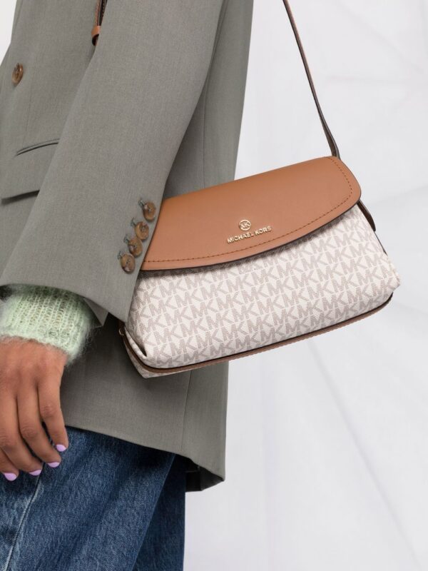 18473360_39787251_1000.jpg Michael Michael Kors monogram-pattern shoulder bag