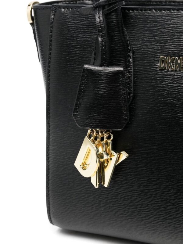 18539079_40119071_1000.jpg DKNY logo-plaque tote bag