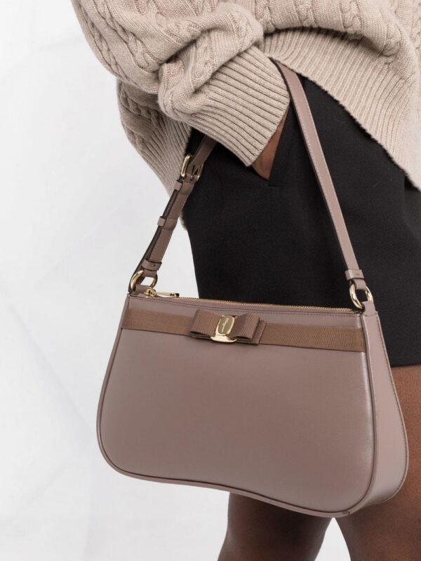 18583577_40113587_1000.jpg Ferragamo Vara Bow mini shoulder bag