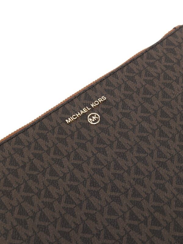 18615509_40174089_1000.jpg Michael Michael Kors monogram-pattern clutch bag